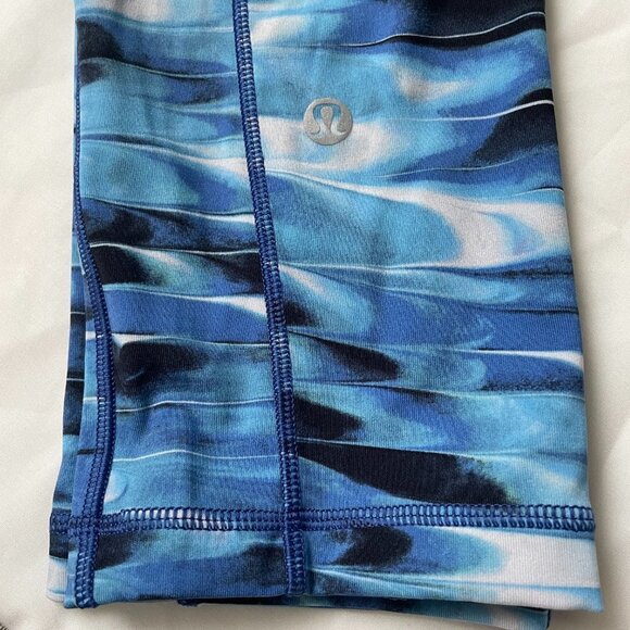 Lululemon Blue‎ Abstract Print High Rise Crop Leggings Pants Women's Size 4 - Picture 7 of 8